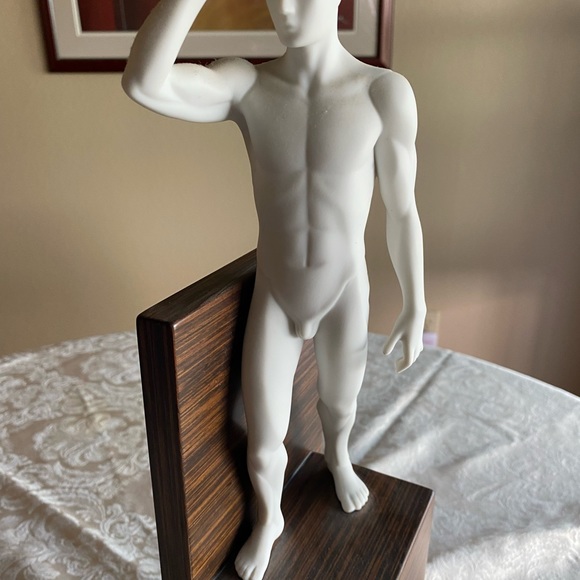 RETIRED 2008 ‘HIGHER LLADRO’ porcelain figurine-Item #01011899 - Picture 2 of 11